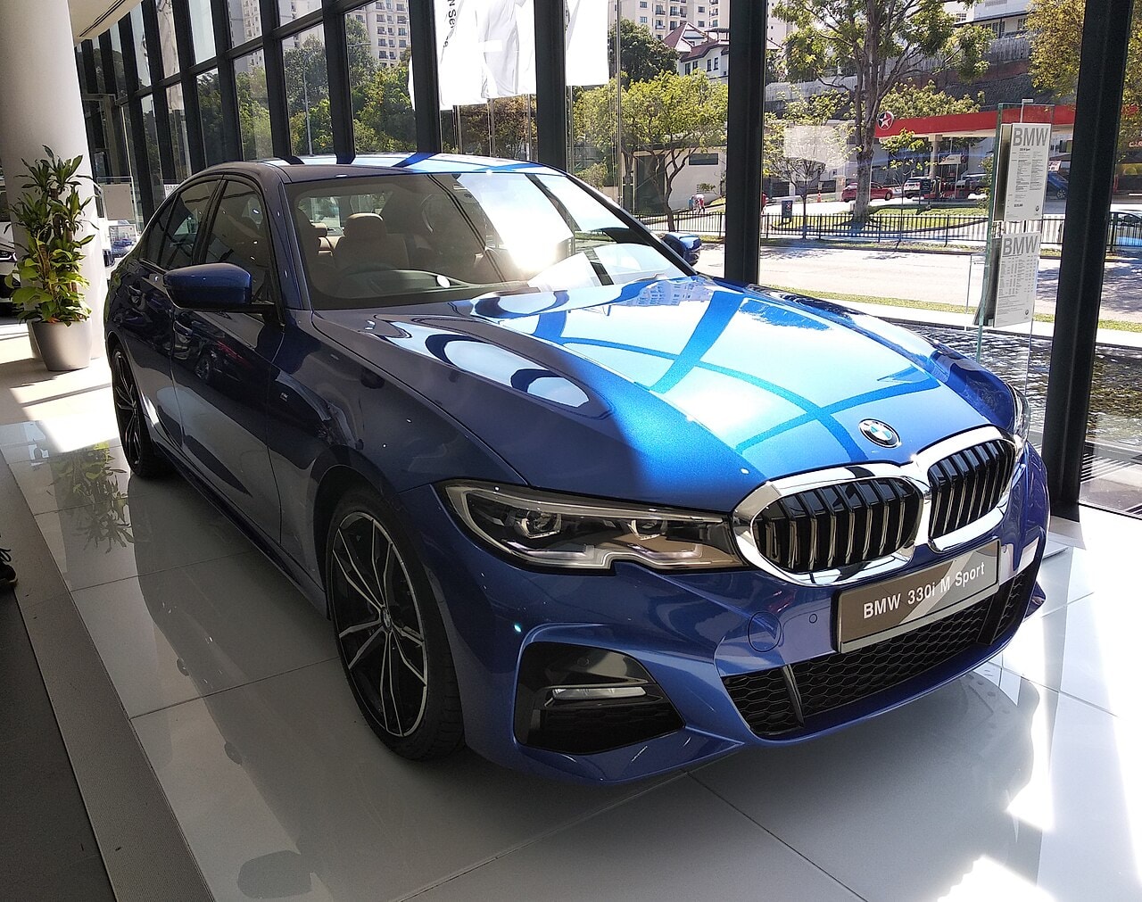 BMW 330i M Sport (G20) (Singapore).jpg