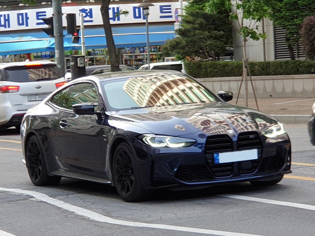 BMW G82 M4 Competition Tanzanite Blue Metallic (1).jpg